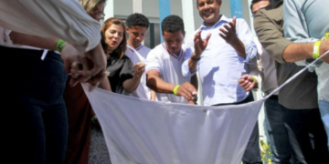 Governo da Bahia entrega novo colégio de tempo integral