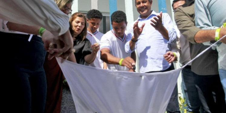 Governo da Bahia entrega novo colégio de tempo integral