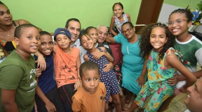 Prefeitura entrega mais 100 casas reformadas pelo Morar Melhor na Fazenda Grande I