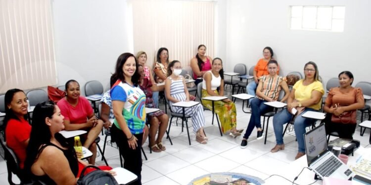 Professores da rede municipal de ensino participam de formação promovida pela Prefeitura de Juazeiro