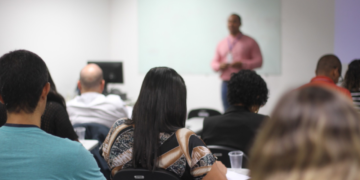 SI capacita servidores para a produção do conhecimento