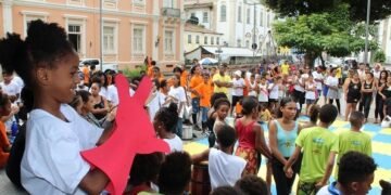 Crianças e adolescentes do Projeto Axé mobilizam população do Pelourinho para o combate ao Abuso e Exploração Sexual