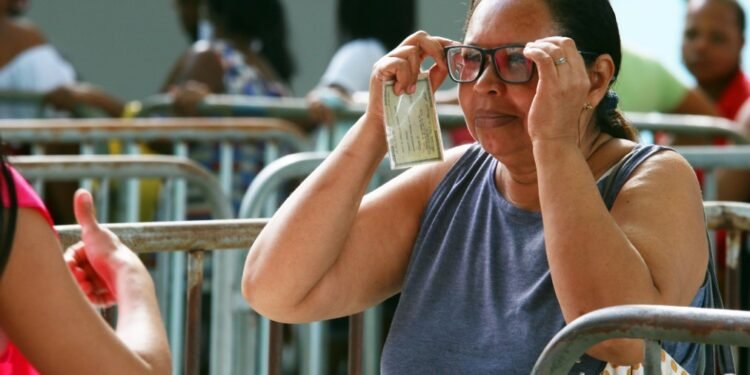 Mais de 4 mil óculos são entregues a mulheres que participaram da Feira Março Mulher