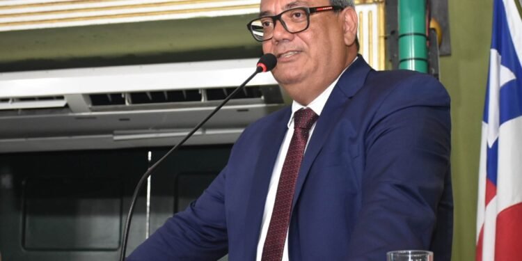 Prefeito sanciona projeto de Carlos Muniz que proíbe o uso de sacolas plásticas em estabelecimentos comerciais