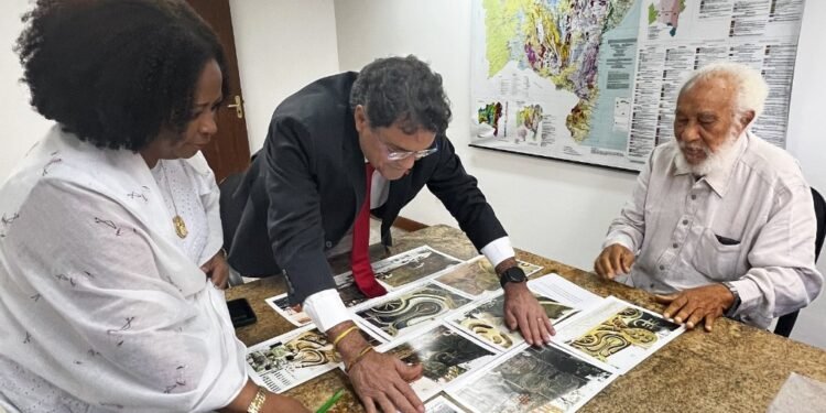 SDE manifesta intenção de restaurar painel “Flor das Pedras” de Juarez Paraiso