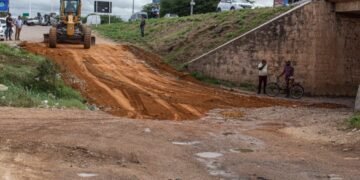 Prefeitura de Juazeiro estrutura via que será usada como desvio durante obras da Travessia Urbana