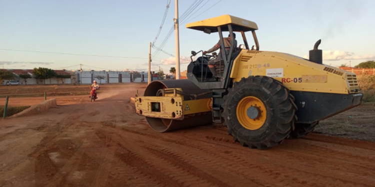 Prefeitura de Juazeiro segue realizando serviços de limpeza e manutenção na sede e interior do município