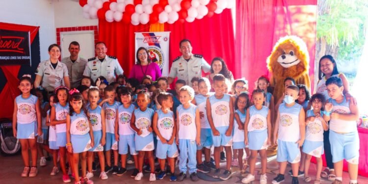 Prefeitura de Juazeiro e Polícia Militar realizam formatura do Proerd com estudantes da rede municipal de ensino