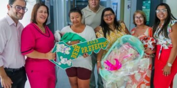 Prefeita Suzana Ramos entrega chave à bebê prefeita e abre programação da 13° Semana do Bebê