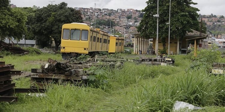 810 dias sem trem: obras do VLT não avançam e Subúrbio Ferroviário sofre sem o modal