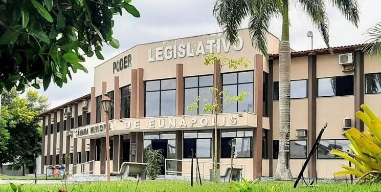 Câmara de Eunápolis suspende atividades após ameaças contra vereador