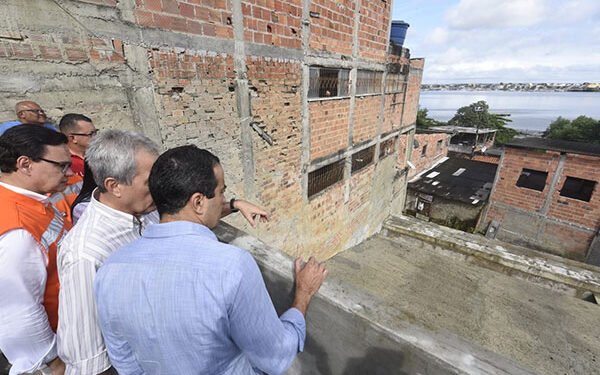 Com investimento de cerca de R$ 3 milhões, Prefeitura entrega contenção de encosta no Lobato