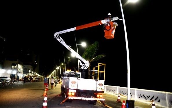 Em seis meses, Prefeitura instala mais de 2 mil postes e amplia rede de iluminação