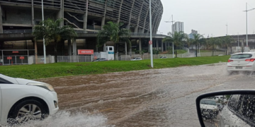 Chuva causa alagamentos em diversos pontos de Salvador