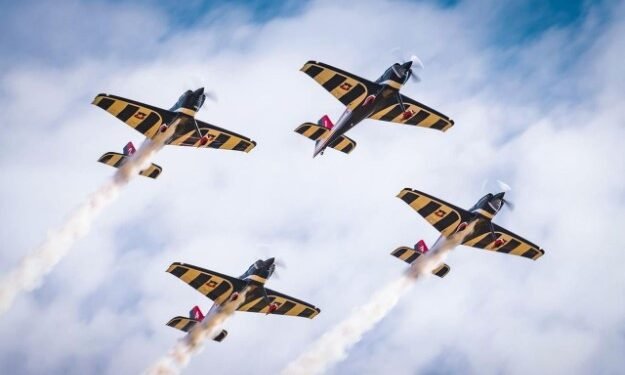 Esquadrilha da Fumaça se apresenta em Salvador para celebrar o Dois de Julho