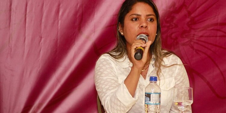 Presidente do Coren-BA, Giszele Paixão, critica nova suspensão do piso da enfermagem no STF