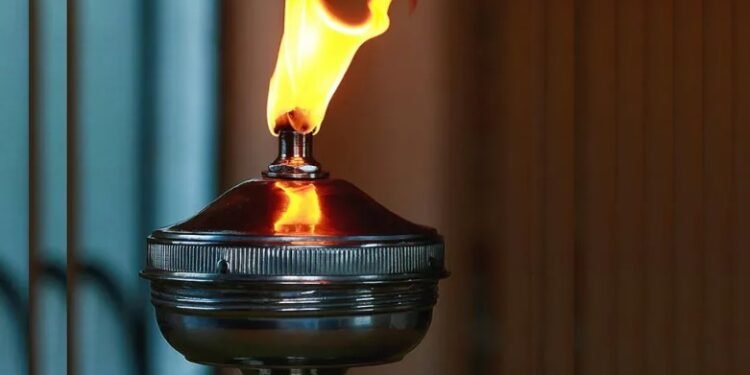 De Cachoeira, fogo simbólico parte em direção a Salvador