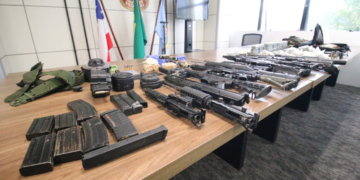 PF, PM e PC interceptam bonde com 13 fuzis, realizam a maior apreensão desse tipo de armamento na Bahia