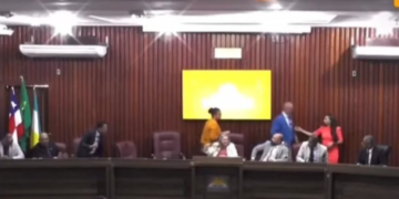 Vereador parte para cima de colega na Câmara de Madre Deus