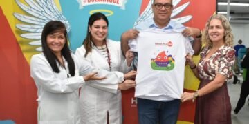 Carlos Muniz visita a Fundação Hemoba e faz campanha de doação de sangue nas redes sociais