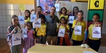 Raimundinho da JR realiza doação de óculos para crianças e adolescentes de diversas cidades