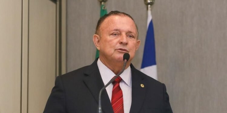 Adolfo Menezes sai em defesa de Rui Costa e diz que governador do DF “deveria ter sido afastado em definitivo pelo STF