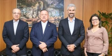 Presidente Adolfo Menezes recebe presidente da Neonergia Coelba