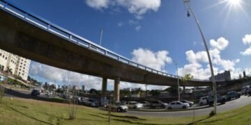 Gradis de segurança serão instalados em viadutos de Salvador