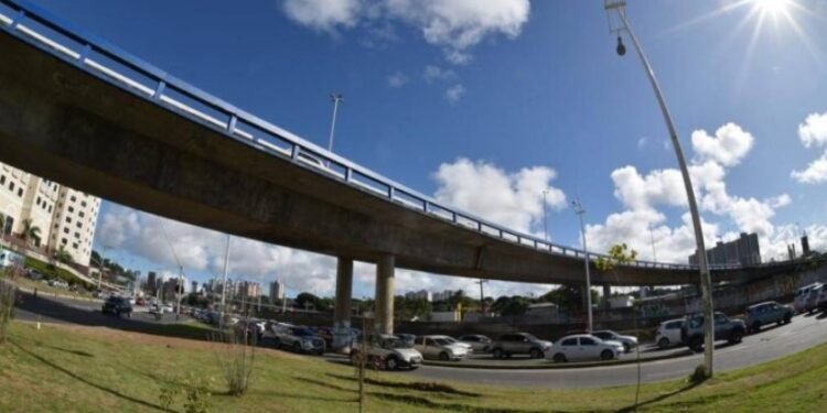 Gradis de segurança serão instalados em viadutos de Salvador