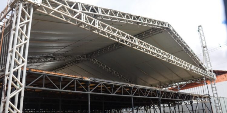 Prefeitura de Juazeiro inicia montagem da estrutura do Santo Antônio das Tradições 2023