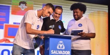 Programa oferece contratação para ex-estagiários em Salvador