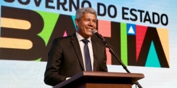 Em celebração do Bicentenário do 2 de Julho, Jerônimo concede medalha a ex-governadores