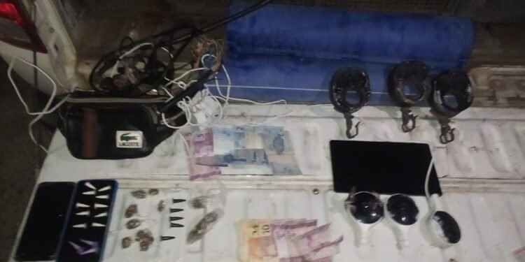 Batalhão Apolo desmonta câmeras montadas por traficantes para monitorar a passagem de viaturas em São Cristóvão