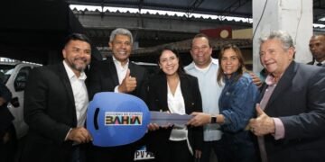 Jerônimo reúne 188 prefeitos e entrega R$ 37 milhões em equipamentos para a saúde