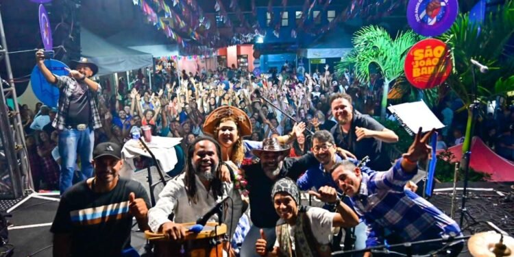 Largo Pedro Arcanjo finaliza com casa cheia o último dia do São João da Bahia no Pelourinho