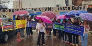 Professores protestam em diversos municípios da Bahia