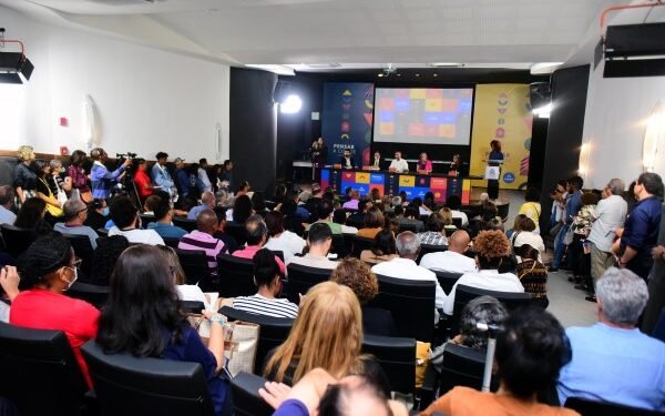 Prefeitura e Unesco discutem com a sociedade melhorias para o Centro Histórico