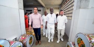 Bruno Reis, Vovô do Ilê e o secretário Pedro Tourinho. Crédito: Valter Pontes/Prefeitura de Salvador