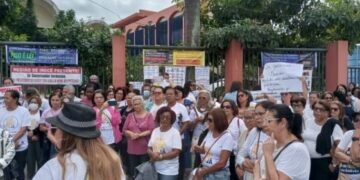 Professores protestam em Feira de Santana por causa dos precatórios. Crédito: Gil Santos/CORREIO