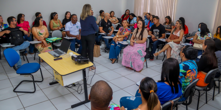 Prefeitura de Juazeiro promove formação de professores com foco em avaliações externas