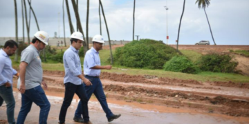 Com previsão para ser concluída em 2024, requalificação da orla de Pituaçu passa por vistoria