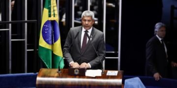 Jerônimo participa de sessão no Congresso em celebração ao 2 de Julho