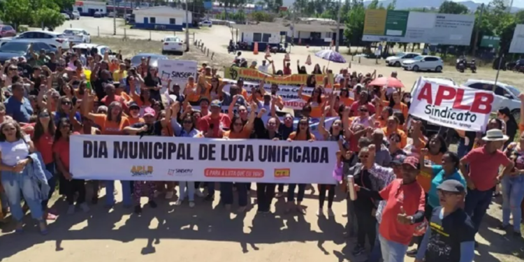 Categoria fez mobilização em frente à sede provisória da prefeitura de Jequié - Foto: Divulgação