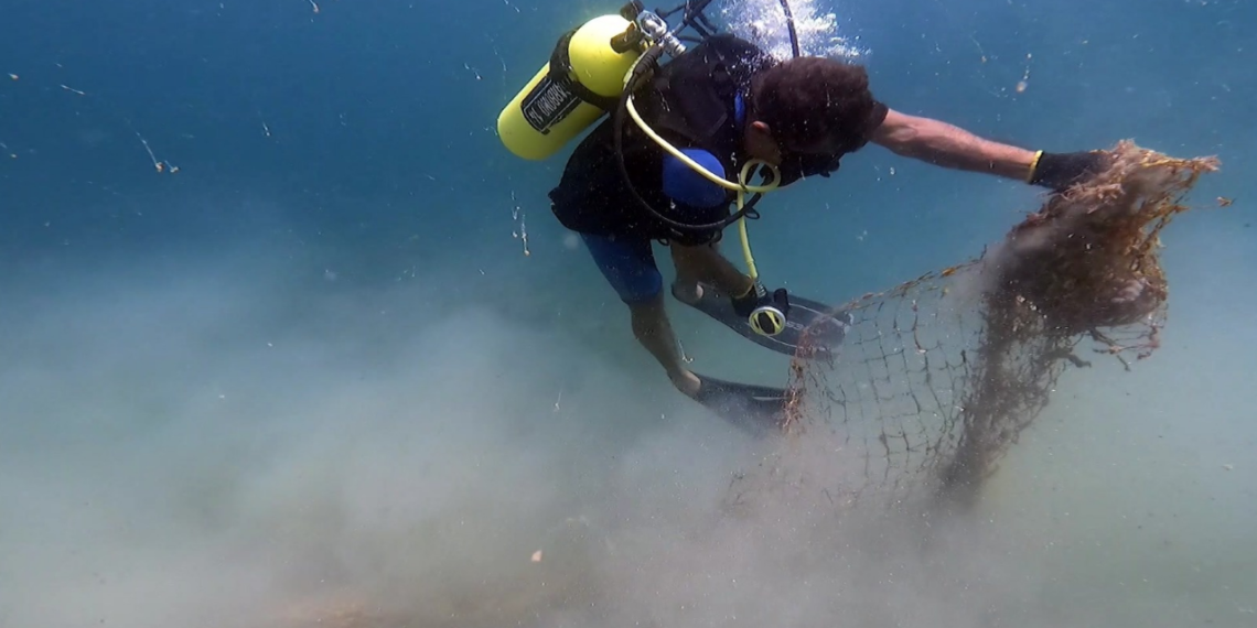 Projeto Mares realiza ação de limpeza submarina em Mar Grande – Ilha de Itaparica