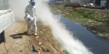 Prefeitura prossegue com aplicação de cal nos canais de Juazeiro