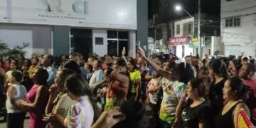 Professores de Araci fazem protesto por pagamento de precatórios