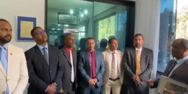 Presidente impede entrada de vereadores em Câmara Municipal na Bahia