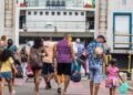 Para embarcar no ferry-boat, a espera foi de mais de duas horas. Crédito: Nara Gentil/CORREIO