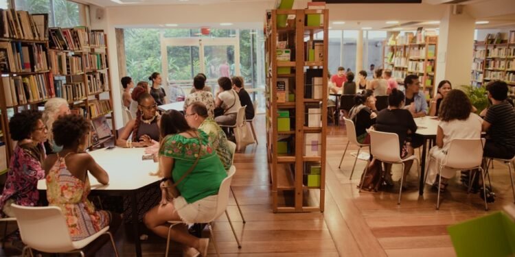 Biblioteca de Dança [Foto por Lorena Vinturini] (3).jpg