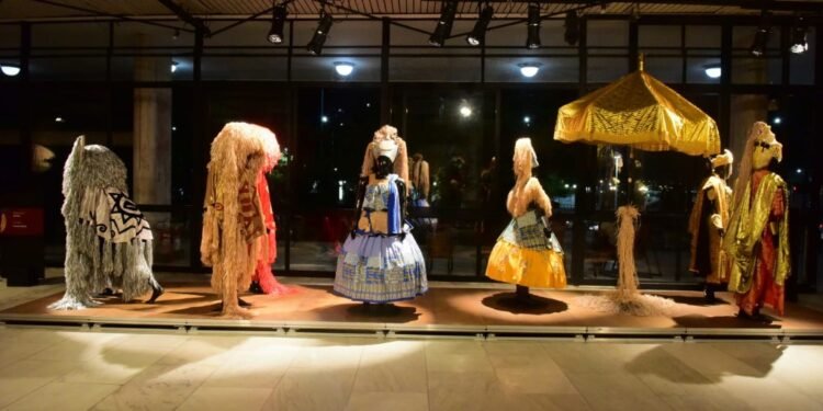 Exposição O Olhar do Tempo retrata a trajetória de 35 anos do Balé Folclórico da Bahia_Crédito Paulo Sousa.jpg